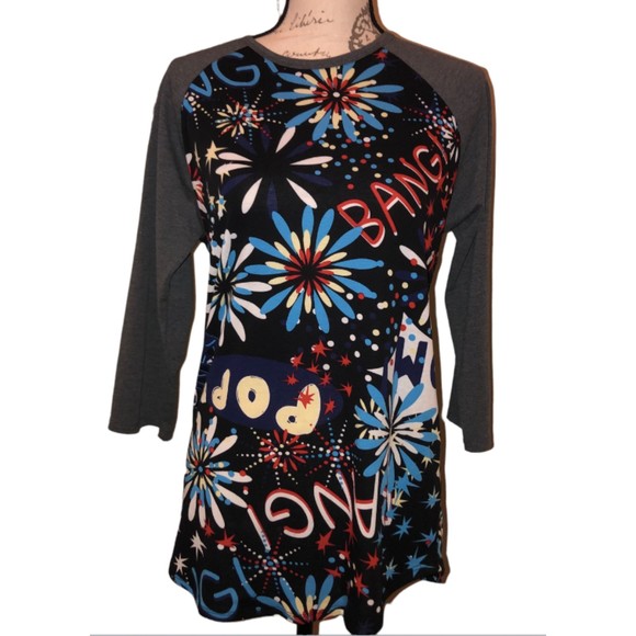 Lularoe Randy Raglan Top MEDIUM 3/4 Sleeve Patriotic Fireworks BANG POP BOOM USA - Picture 2 of 8